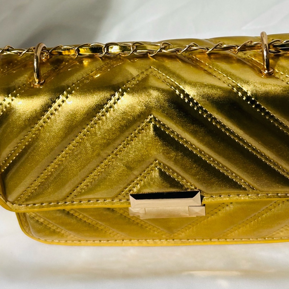 NWT/NIB Gold Quilted Chain Shoulder Bag / Source Unknown - Picture 8 of 9